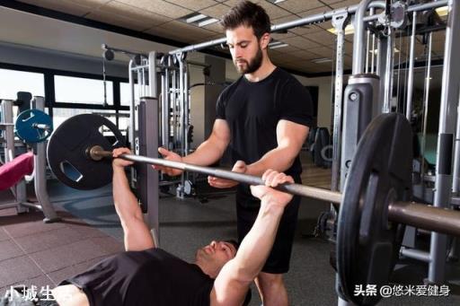 练胸时是上、中、下放在一起练，还是分次单独训练一个部位？