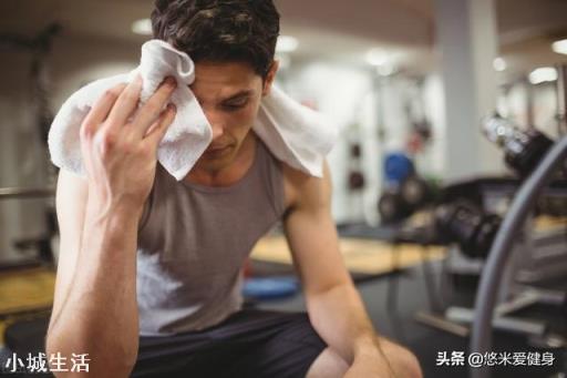 去健身房找私教，问他什么问题能看出来这个教练的水平？