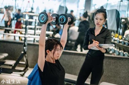 去健身房找私教，问他什么问题能看出来这个教练的水平？