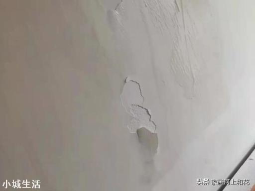 墙面刷了腻子粉，20年了要重新装修，原腻子不刮掉再接着刷腻子行吗？要注意什么？