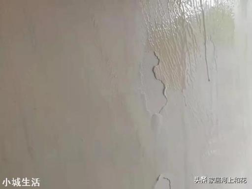 墙面刷了腻子粉，20年了要重新装修，原腻子不刮掉再接着刷腻子行吗？要注意什么？