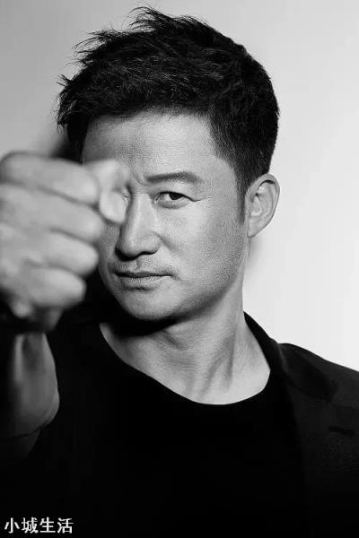 综合格斗，吴京可以打得过张伟丽吗？
