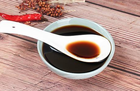 酱油是生抽还是老抽？酱油生抽老抽哪个做菜更好吃