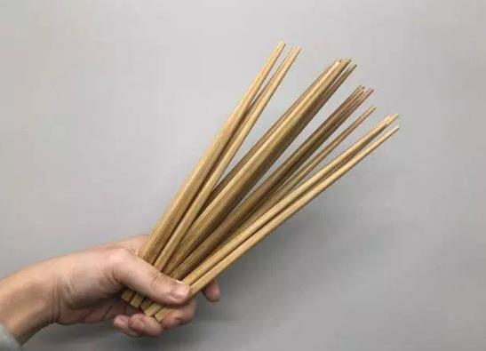 筷子上的霉斑有毒吗？新买的筷子有味道正常吗？