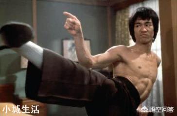 为何国内部分人贬低李小龙实战不行，而国外却有很多人祟拜李小龙？