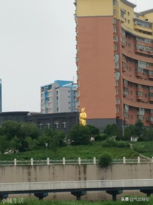 六十岁左右的老人，清闲地干点轻活锻炼身体好，还是悠闲的专门锻炼身体好？