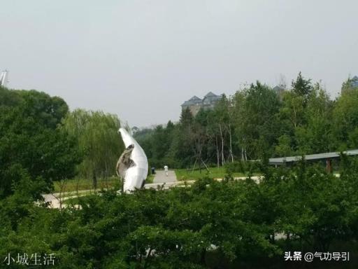 六十岁左右的老人，清闲地干点轻活锻炼身体好，还是悠闲的专门锻炼身体好？
