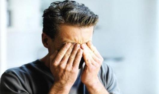 眼屎多的原因有哪些？眼屎多有哪些危害？