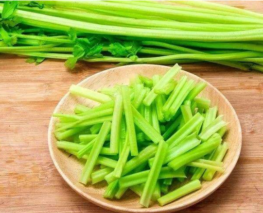 女人吃芹菜的坏处与好处