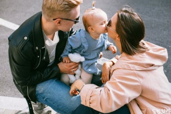 走不出老婆出轨的阴影怎么办 老婆出轨了丈夫应该怎么办