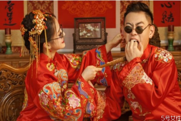 走不出老婆出轨的阴影怎么办 老婆出轨了丈夫应该怎么办