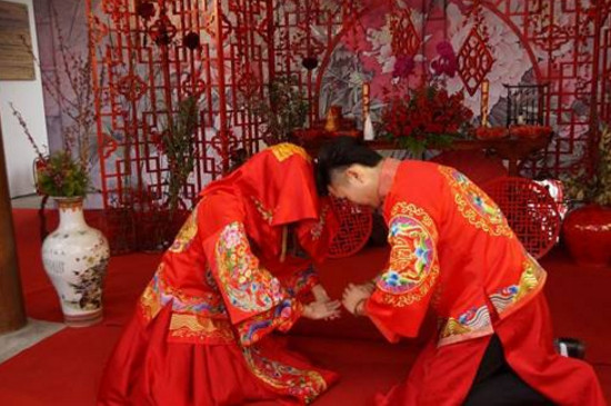 结婚为什么不能踩门槛