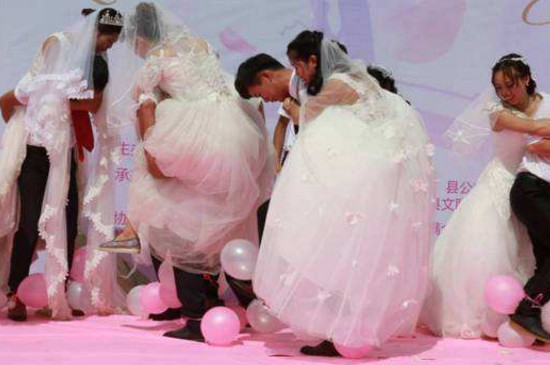 结婚为什么要踩气球