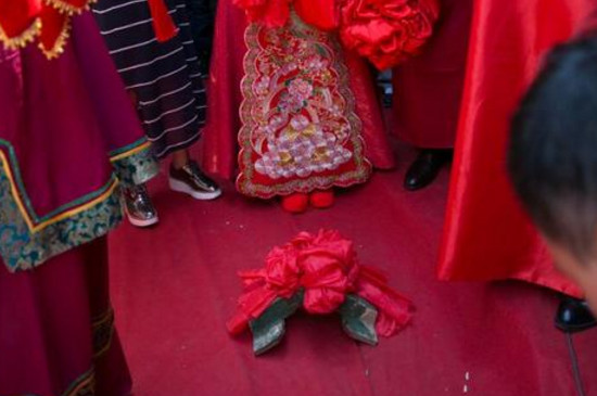 結婚為什么要跨馬鞍