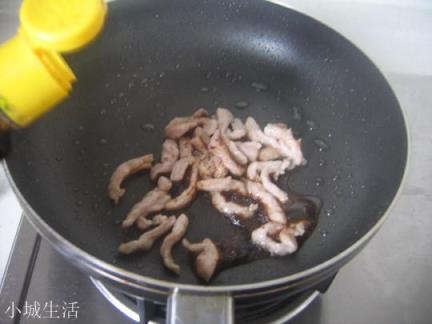 如何让肉丝下锅不粘锅？