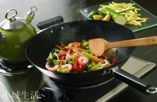 如何让肉丝下锅不粘锅？
