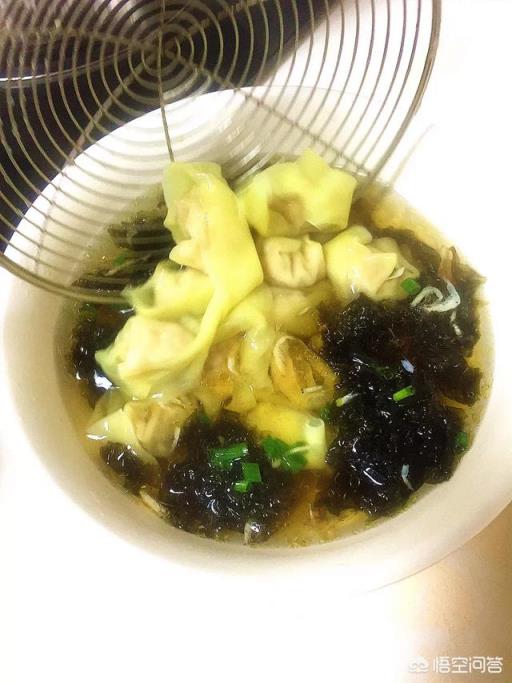 馄饨的汤该怎么调?