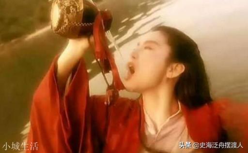 東方不敗奪了教主之位后咋不殺了任我行，卻將他關在西湖牢底？最后又折在他手上？