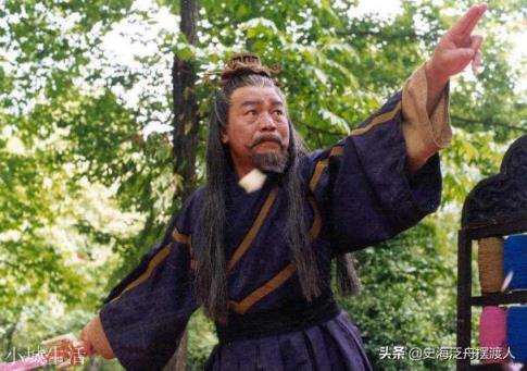 東方不敗奪了教主之位后咋不殺了任我行，卻將他關在西湖牢底？最后又折在他手上？
