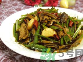 黃鱔炒蒜苗 青椒炒鱔魚(yú)