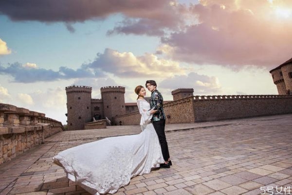 怎么修复夫妻之间感情 结婚纪念日送老婆什么好