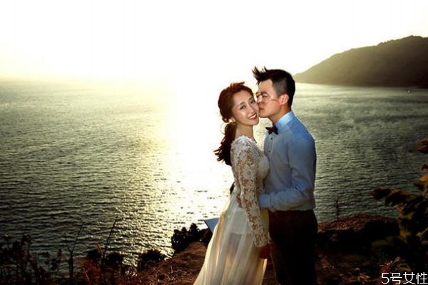 怎么修复夫妻之间感情 结婚纪念日送老婆什么好