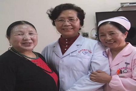 锦旗满含感激，青海海峡妇儿医院月子会所服务再赢美誉