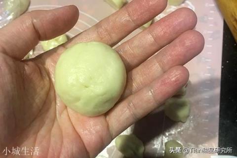 蛋黃酥難不難做？為什么那么貴？