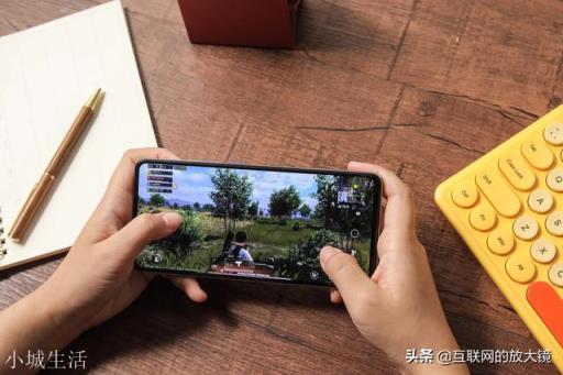 预算3500左右，求推荐手机，注重性价比，喜欢拍照，希望可以用3年，推荐哪款呢？