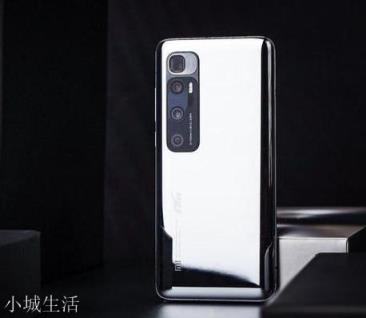 求推荐一部手机，我不玩游戏，需要续航好的？