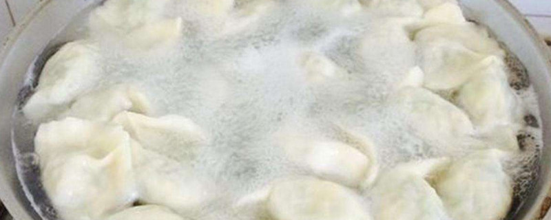 煮餃子不破皮的方法