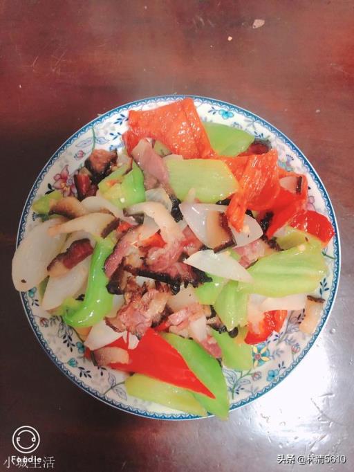 喜欢拍美食的朋友,可否上传一下美食照片?最好是自己亲手做的?