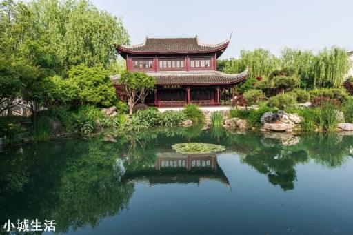 准备去苏州玩两天，有什么推荐的地方和美食吗？