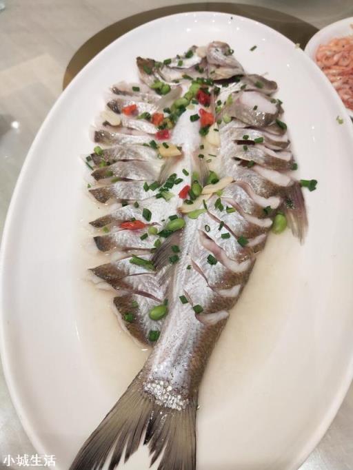 准备去苏州玩两天，有什么推荐的地方和美食吗？