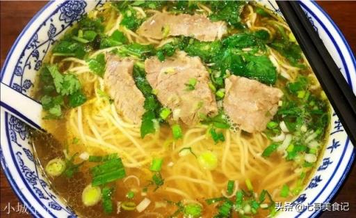 卖拉面的人一天营业额800元,一般能净挣多少钱?