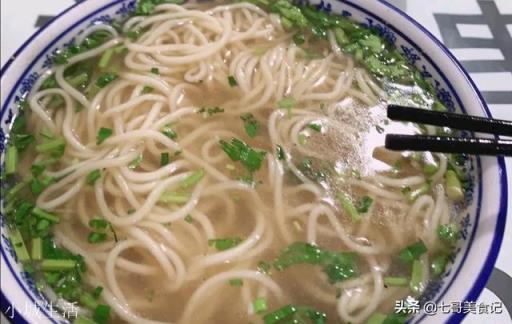 卖拉面的人一天营业额800元,一般能净挣多少钱?