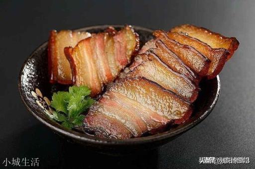 这段时间村里天天有人来收腊肉，35元一斤，这些腊肉收去干啥了？