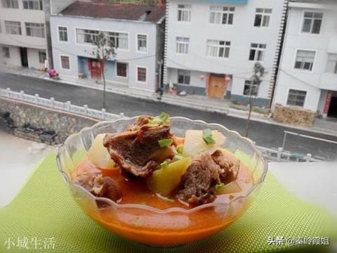 这段时间村里天天有人来收腊肉，35元一斤，这些腊肉收去干啥了？