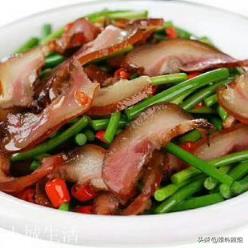 这段时间村里天天有人来收腊肉，35元一斤，这些腊肉收去干啥了？