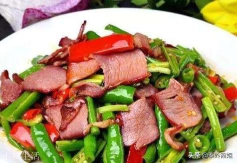 这段时间村里天天有人来收腊肉，35元一斤，这些腊肉收去干啥了？