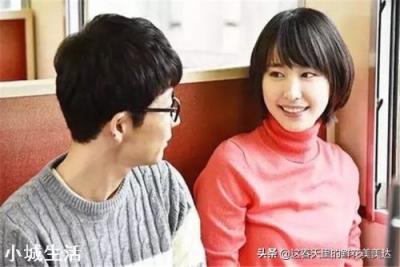 相親見過一面的女生，在微信上聊的還可以，然后周末約她出去玩，答應了，需要帶禮物嗎？