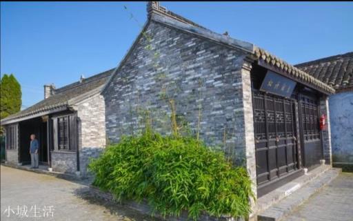 古人为什么要用纸糊窗？刮风下雨纸不会坏吗？是不是有什么玄机？