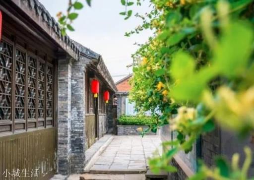 古人为什么要用纸糊窗？刮风下雨纸不会坏吗？是不是有什么玄机？