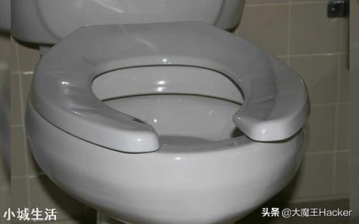 为什么美国的女厕所，马桶前会有一个缺口？