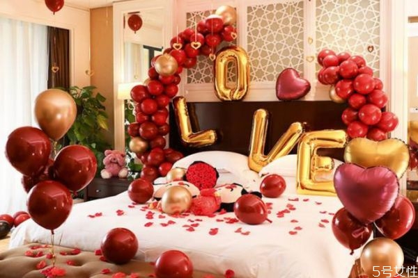 結婚女方為什么要挽著父親的手出場 結婚女方家里怎么布置