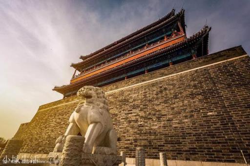 1449年北京保卫战，于谦选择“出城迎战”而非“坚城死守”，是否为正确决策？为什么？