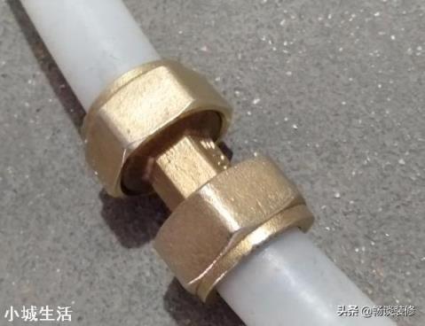 地暖漏了，可以用铜接头接吗？
