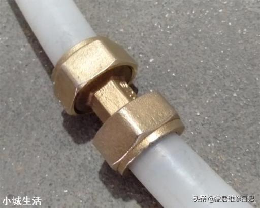 地暖漏了，可以用铜接头接吗？