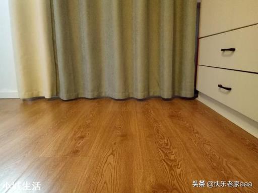 家中铺木地板，为何搞卫生时总发现地板上会有许多毛絮状垃圾？
