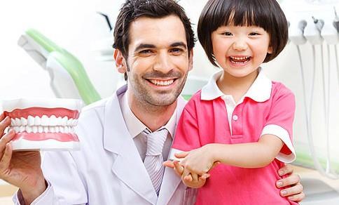导致婴幼儿牙齿发黄发黑的食物有哪些?牙齿黄怎么办